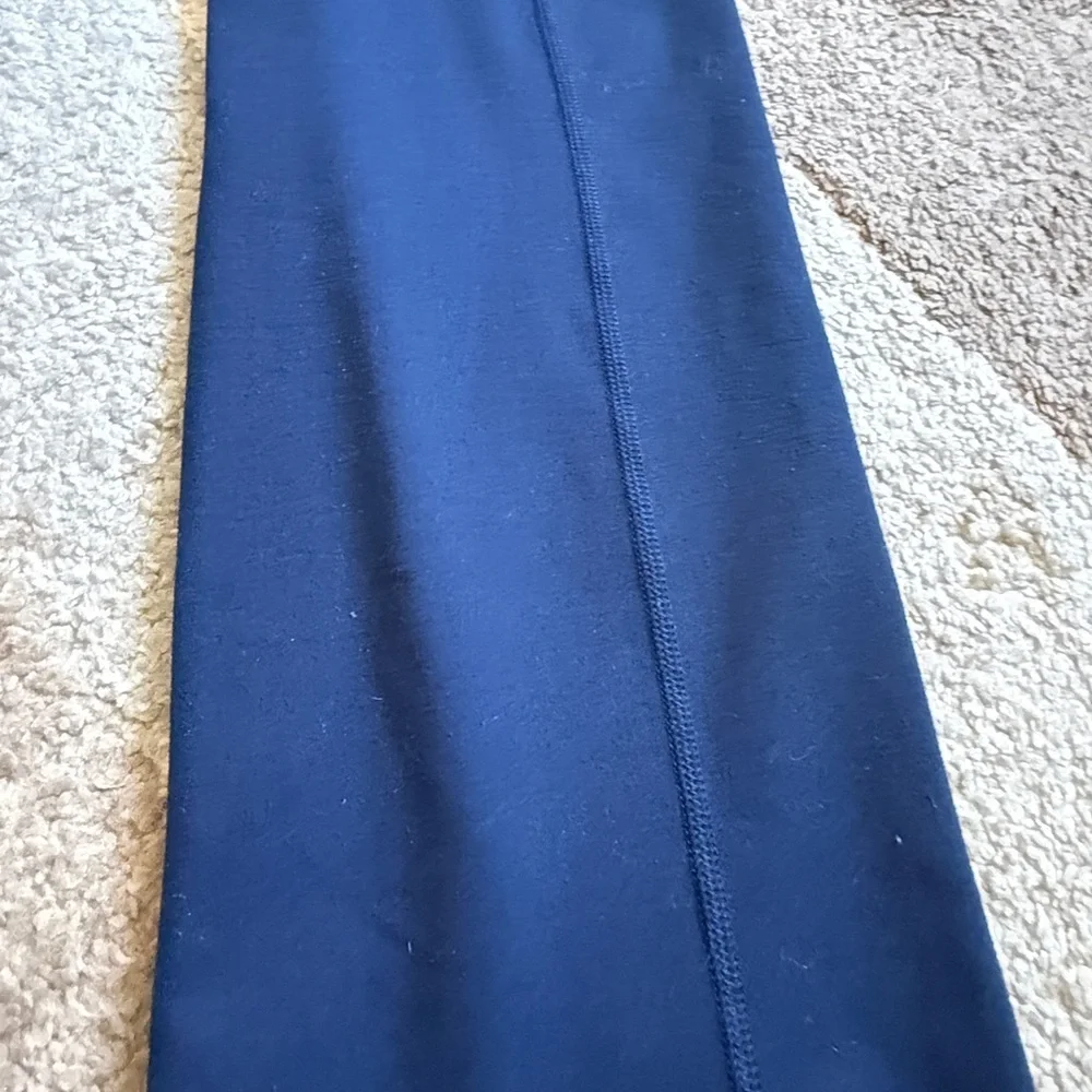 Under Armour Women’s Medium Dark Blue Fitted Pants